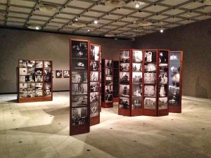 Go Away Closer -näyttely Hayward-galleriassa Lontoossa 2013